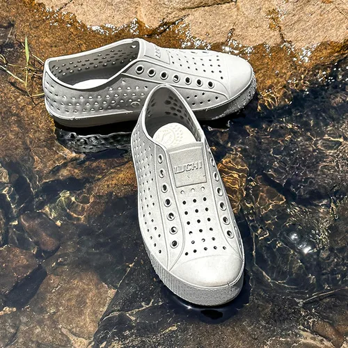 Vista 3 de FLIOZY Zuecos de jardín impermeables para hombres y mujeres, zapatos ligeros y transpirables de EVA sin cordones, cómodos y antideslizantes, calzado