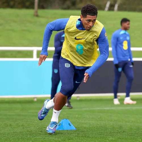 Vista 3 de FORZA Soccer SuperCone - Domos de entrenamiento (paquete de 20) Conos jumbo de 5.5 pulgadas para entrenamiento de velocidad y agilidad Opciones