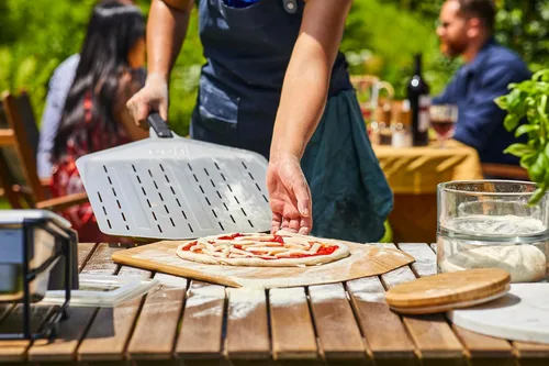 Vista 3 de ooni Pala de Pizza Perforada de 12" – Pala de Pizza de Metal de Aluminio de 12 Pulgadas, Pala Espátula de Pizza, Pala Ligera para Voltear Pizza