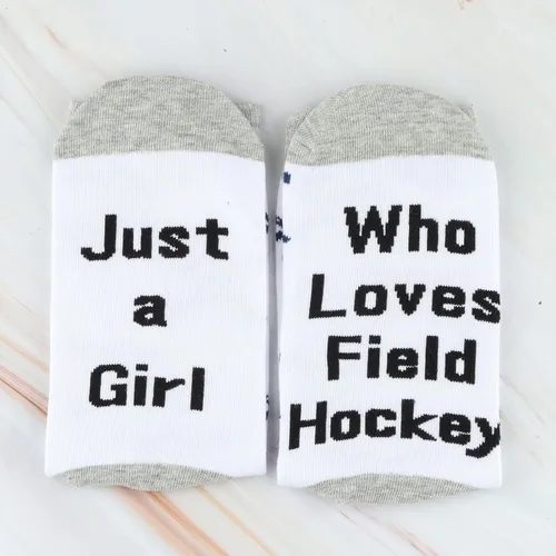 Vista 4 de CMNIM Calcetines novedosos de regalo de hockey sobre césped para niñas, solo una chica que ama el hockey sobre césped, regalo para jugadores
