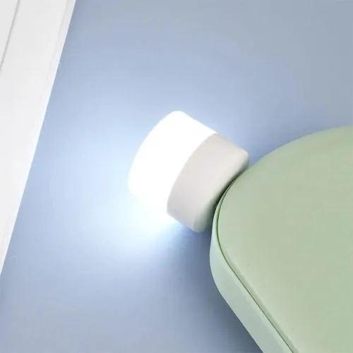 Vista 4 de Luces USB de noche, mini bombilla LED, enchufable, blanco cálido, compacto, ideal para dormitorio, baño, guardería, pasillo, cocina, coche, luz