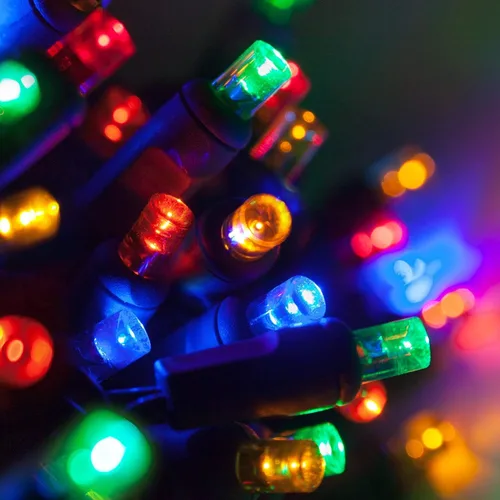 Vista 20 de Wintergreen Lighting 50 bombillas LED de Navidad de luz blanca cálida, 5,2 m de cable verde para interiores y exteriores, grado comercial, mini