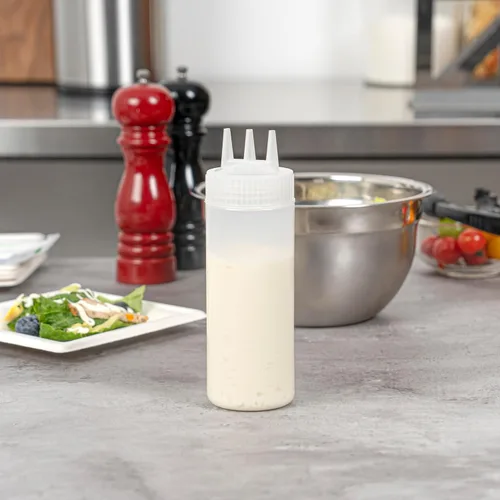 Vista 3 de Paquete de 6 botellas de plástico para apretar, transparentes, 12 onzas, punta de triple dispersión, 2.25 x 2.25 x 6.75 pulgadas por Restaurantware