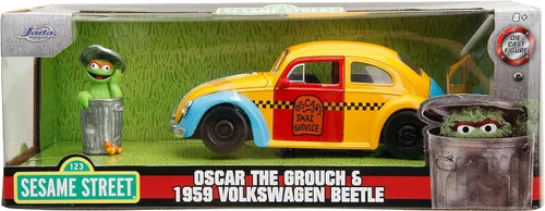 Vista 2 de Jada Sesame Street 1:24 1959 Volkswagen Beetle - Coche fundido a presión y figura de Oscar The Grouch de 2.75 pulgadas, juguetes para niños y adultos