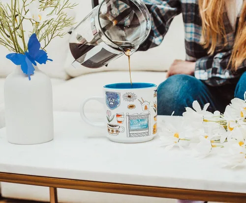 Vista 5 de Taza de cerámica con iconos de Gilmore Girls de Stars Hollow Taza grande de café para espresso, cafeína, bebidas, artículos esenciales