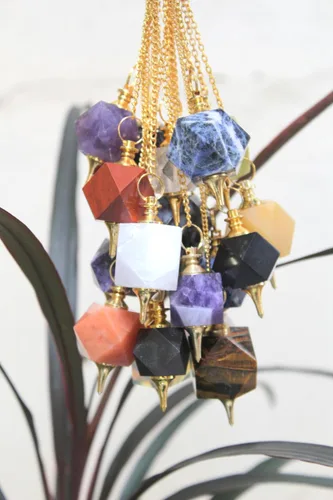 Vista 6 de Jet - Péndulo de cadena de oro hexagonal surtido, único, auténtico, péndulo curativo de chakras, piedra natural, equilibrio de chakras, radiestesia