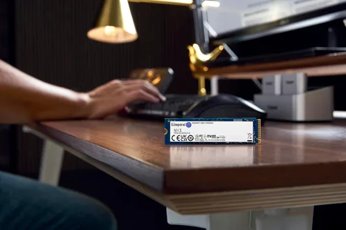 Vista 7 de Kingston NV3 500GB M.2 2280 NVMe SSD PCIe 4.0 Gen 4x4 Hasta 5000 MB/s SNV3S/500G