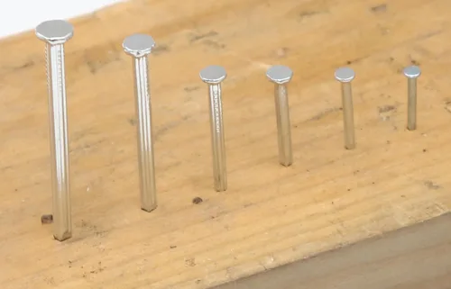Vista 4 de Kit surtido de 650 piezas de herramientas para uñas, uñas comunes, uñas de madera, uñas para colgar cuadros, uñas para pared de yeso de madera