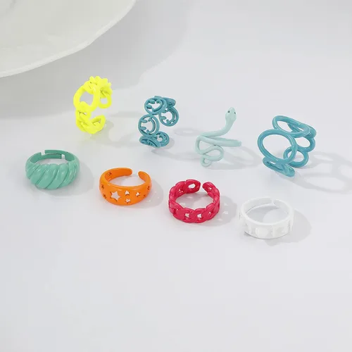 Vista 6 de SISMIURRA anillos gruesos y coloridos para mujeres juego de 8anillos apilables de estilo Y2K anillos transparentes retro y abiertos joyas de regalo