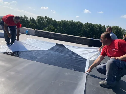 Vista 5 de 10' X 10' Firestone RubberGard 45-Mil EPDM - Goma para techos