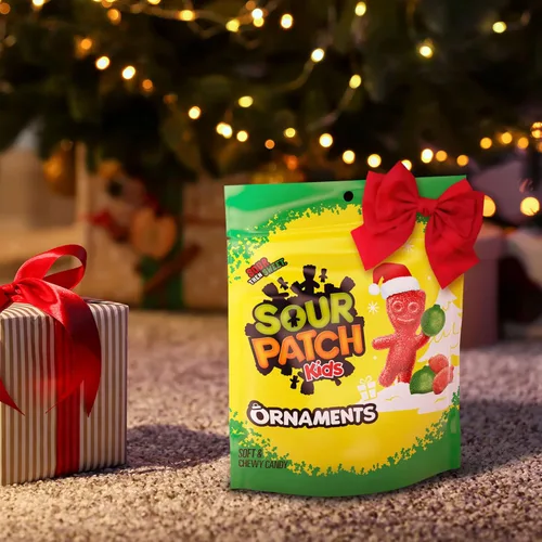 Vista 8 de SOUR PATCH KIDS Adorno de dulces navideños, bolsas de 12-10 onzas