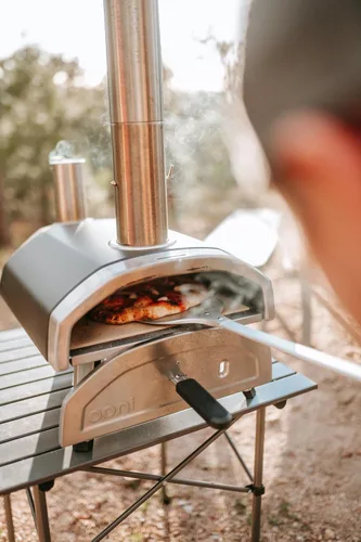 Vista 6 de ooni Pala Giratoria para Pizza - Pala para Pizza Perforada de Aluminio de 7 Pulgadas, Volteador de Pizza de Metal Ligero con Mango Largo