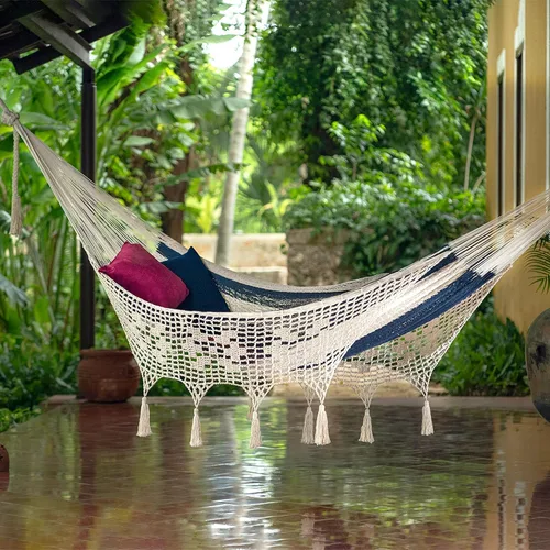 Vista 2 de NOVICA Hamaca de cuerda maya de algodón azul 'Riviera Romance' (Doble)