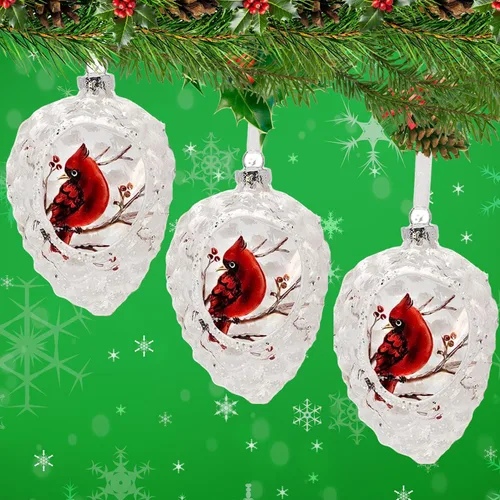 Vista 4 de Cardinals Adornos de Navidad – Juego de 3 – Adornos en forma de piña – Cardenal en una rama con bayas – 4 pulgadas de alto