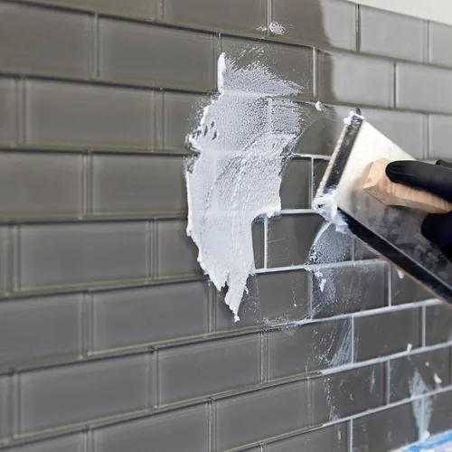 Vista 4 de MAPEI Flexcolor 3D, listo para usar, lechada translúcida, no se hunde con acabado de efecto irredescente, burbujas de champán, cubo de 0.5 galones
