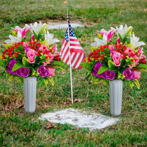 Vista 6 de XONOR Flores artificiales de cementerio con jarrón, juego de 2 ramos de lirios de rosas artificiales, flores conmemorativas para decoración