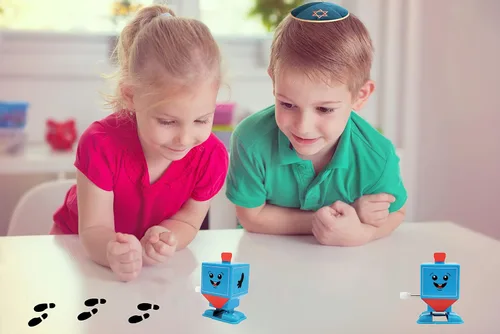 Vista 3 de The Dreidel Company Paquete de 3 Hanukkah Wind-Up and Watch Him Walk-Jump Dreidel, recuerdos de fiesta de Janucá, juguetes novedosos para niños