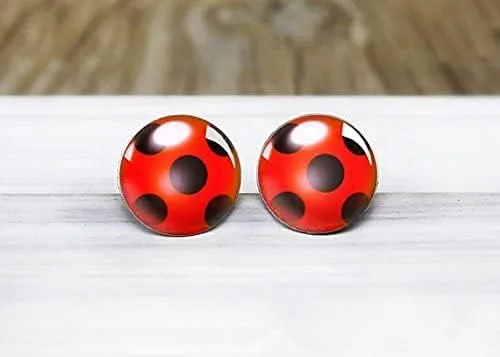 Vista 2 de Aretes de mariquita con dije de mariquita, diseño de mariquita, aretes de mariquita, aretes de plata con mariquita, joyería de mariquita, Metal