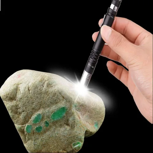 Vista 6 de Linternas de luz negra LED 2 en 1 linterna de pluma clip de antorcha detector de luz negra para 3 pilas AAA (paquete de 1)