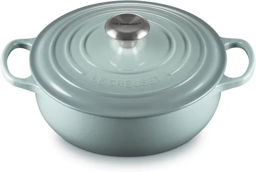 Vista 8 de Le Creuset Horno Sauteuse Signature de hierro fundido esmaltado, 3.5 cuartos, Caribe