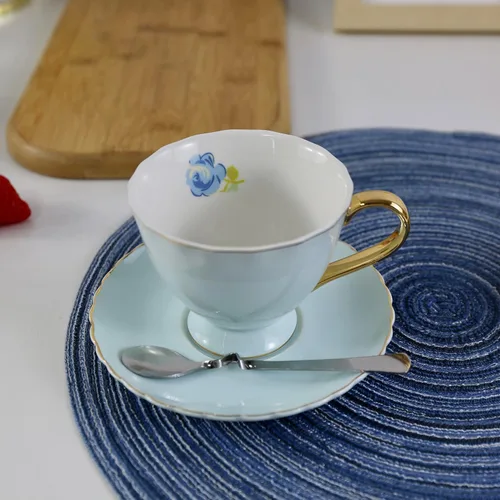 Vista 7 de Taza y platillo de café estilo europeo, juego de 4 tazas de café de porcelana para el hogar, cocina, fiesta de té (4 colores/juego surtido)