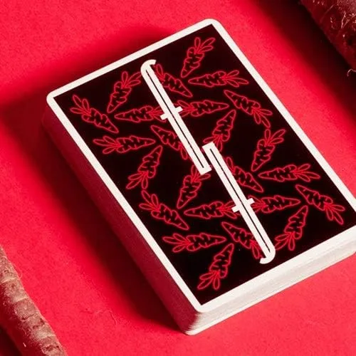 Vista 4 de MilesMagic Fontaine - Carrots Limited Carrots V3 Edition Cardistry Rare Deck de Zach Mueller con clip protector de tarjetas acrílico transparente