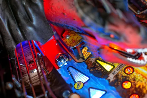 Vista 19 de Stern Pinball - Máquina de pinball Pro Edition de Dungeons & Dragons con Insider Connected