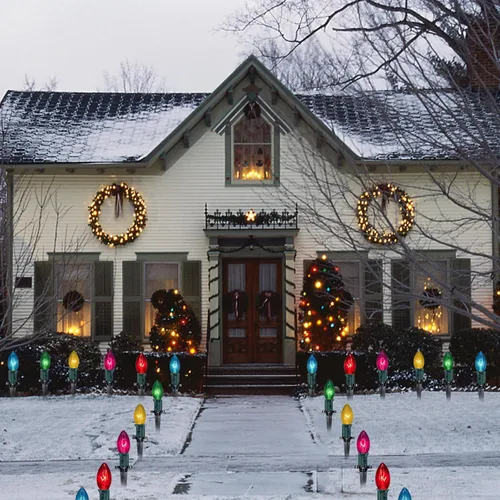 Vista 5 de Abeja Luz de camino de Navidad C9 para exteriores, bombillas multicolor de 38 pies, luces de camino de Navidad con 25 estacas, luces conectables