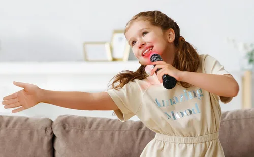 Vista 4 de eKids Monster High - Micrófono de karaoke para niños, micrófono Bluetooth que incluye música integrada y espectáculo de luces, diseñado
