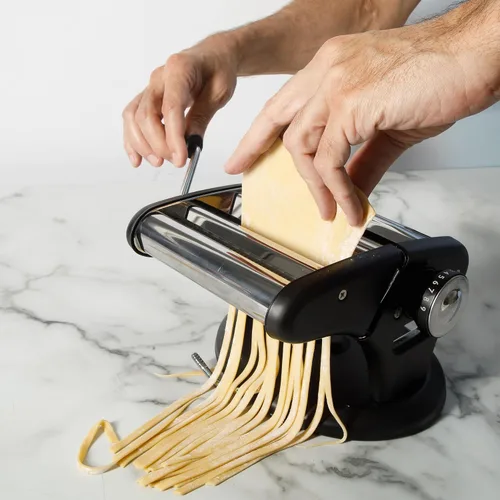 Vista 8 de Calphalon Aero Máquina para hacer pasta, rodillo y cortador manual de pasta, máquina de pasta de acero inoxidable con ajustes de grosor ajustables