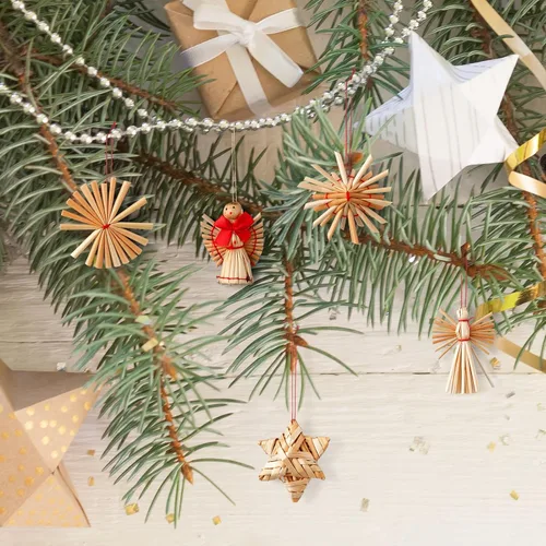 Vista 6 de Juego de 56 adornos de paja escandinavos de Navidad, incluyendo estrellas, copos de nieve, corazones, corona de ángel, cabras/julbuck para árbol