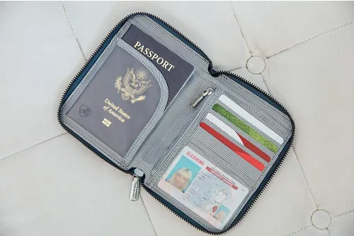 Vista 4 de Travelon Cartera con cierre RFID para pasaporte océano Cartera con cremallera para pasaporte con bloqueo RFID