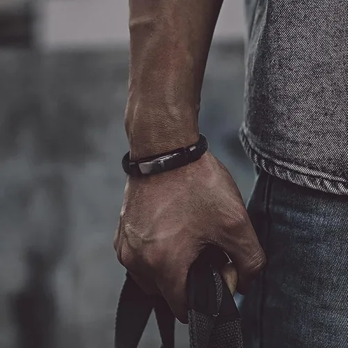 Vista 2 de Bandmax Pulsera trenzada de cuero negro con colgante de martillo de Thor, calavera, dije masónico, pulsera de cuerda de cera con hebilla ajustable