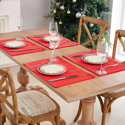 Vista 2 de Izod - Manteles individuales, accesorios decorativos de mesa, decoración del hogar navideño, juego de 4 (colección Chadwick)