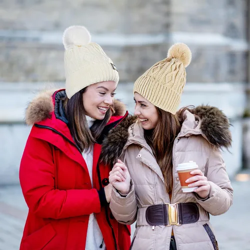 Vista 6 de LBTING Gorro de invierno para mujer, cálido forro polar de punto suave con pompón para clima frío