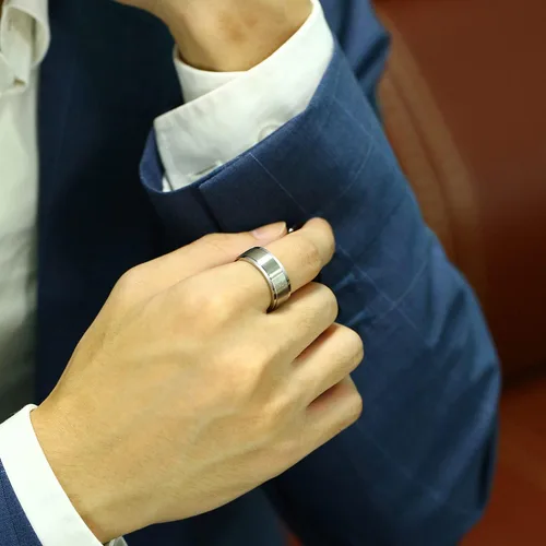Vista 5 de MEALGUET Anillo personalizado para hombres y mujeres, anillo de boda unisex cepillado liso para hombres y mujeres, chapado en azulnegrooro, anillo