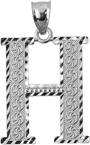 Vista 24 de Claddagh Gold . Colgante de plata de ley 925 con inicial de letras A-Z disponible en pequeño, mediano y grande