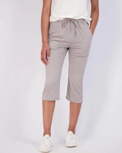 Vista 2 de Real Essentials Paquete de 3 pantalones deportivos suaves capri con parte inferior abierta para mujer con cordón (disponible en tallas grandes)