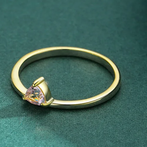Vista 3 de Juego de anillos para mujer, anillo de novia simple con forma de triángulo rosa, morganita, oro amarillo