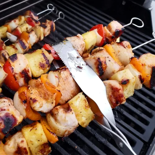 Vista 7 de Juego de pinzas (paquete de dos) pinzas para parrilla de 13 y 17 pulgadas y volteadores de carne para asar a la parrilla en parrillas de gas