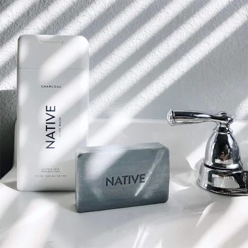 Vista 7 de Native Gel de baño de 3 unidades – Gel de baño natural para mujeres y hombres – sin SLS ni parabenos – Pepino y menta, coco y vainilla, lavanda