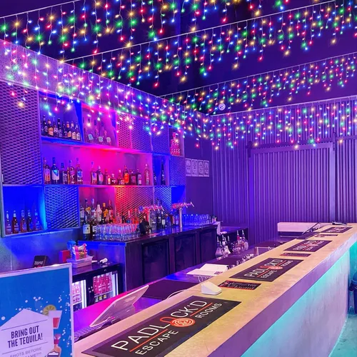 Vista 6 de Luces de carámbano para exteriores, 16.5 pies, 200 luces LED de Navidad para exteriores, impermeables, 8 modos de enchufe, cortina de luz conectable