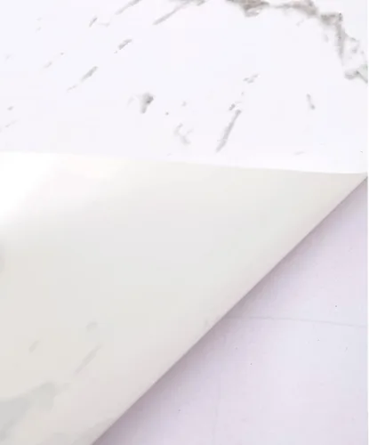 Vista 4 de Revestimiento para estantes y cajones con patrón de mármol blanco, papel de revestimiento de aparador de almacenamiento de cocina, 17.7 x 118