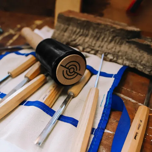 Vista 8 de Mazo de tallado de madera de precisión de 15 onzas para carpintería, cómodo mango de madera que reduce la fatiga de la mano, cabeza de uretano que