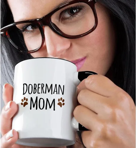 Vista 2 de 3dRose Doberman Pinscher Mom-Doggie by Breed-Brown Muddy Paw Prints - Taza de 11 onzas, color negro