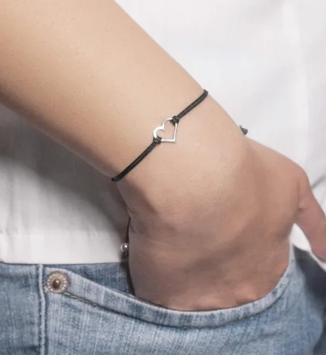 Vista 5 de Pulsera negra de la amistad para mujer, pequeña plata de ley 925 con dije en forma de corazón abierto, hilo ajustable de cordón ajustable, hecho a