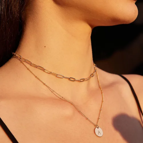 Vista 4 de Valloey Rover - Collares con inicial para mujer, chapado en oro de 14 quilates, delicado collar de letra redonda, dije de disco de moneda de doble