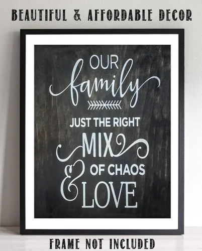 Vista 7 de Our Family, Right Mix of Chaos & Love - Arte de pared familiar, esta bonita impresión artística de pared con diseño de madera réplica es