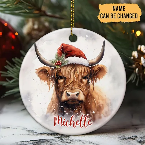 Vista 2 de Hyturtle Regalos de Adornos de Navidad Personalizados para Amantes de Vacas Highland - Adorno de Cerámica Navideño de Vaca Highland con Nombre