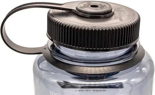 Vista 4 de Nalgene Sustain Tritan - Botella de agua sin BPA, 32 onzas, boca ancha, gris con tapa negra y botella de agua Sustain Tritan sin BPA fabricada